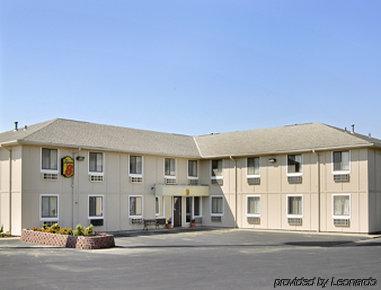 Super 8 By Wyndham Rock Port Mo Hotel Bagian luar foto