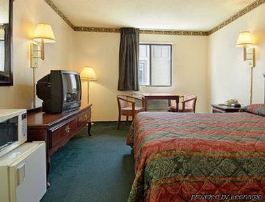 Super 8 By Wyndham Rock Port Mo Hotel Bagian luar foto